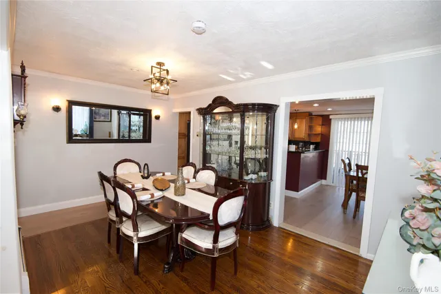 $749,999 | 528 14th Street, West Babylon, NY 11704