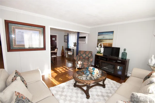 $749,999 | 528 14th Street, West Babylon, NY 11704