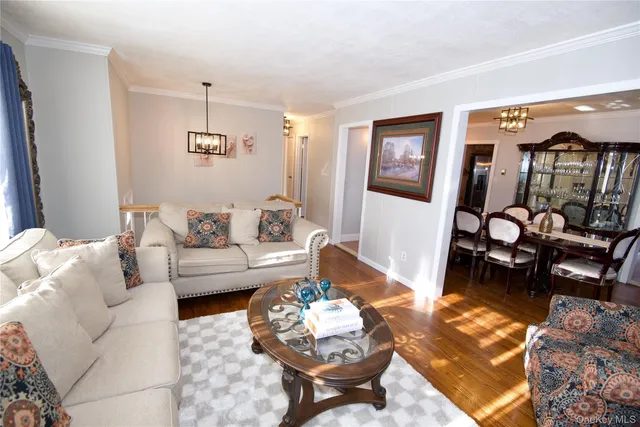 $749,999 | 528 14th Street, West Babylon, NY 11704