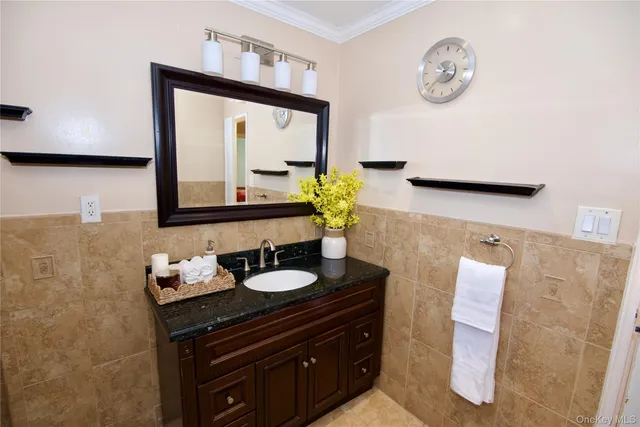 $749,999 | 528 14th Street, West Babylon, NY 11704