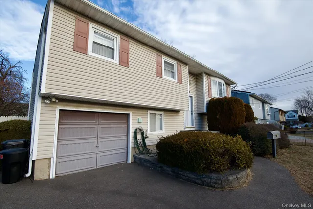 $749,999 | 528 14th Street, West Babylon, NY 11704