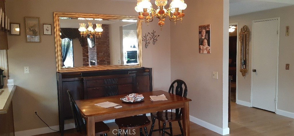1484 Pepper Tree Drive Hemet, CA 92545 - Photo 17 of 29 Dinning area