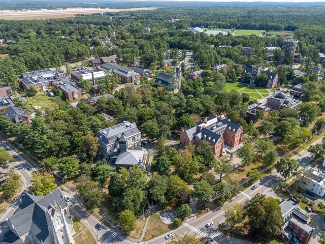 $799,000 | 9 Village Circle, Brunswick, ME 04011