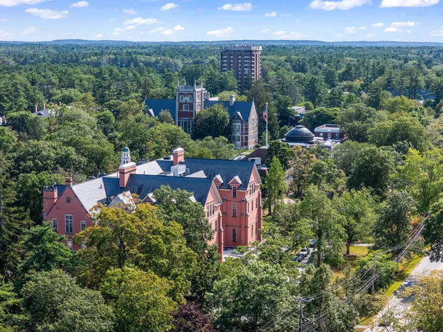 $799,000 | 9 Village Circle, Brunswick, ME 04011