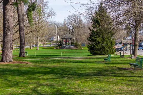 $799,000 | 9 Village Circle, Brunswick, ME 04011