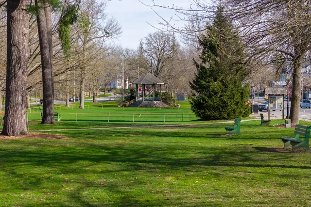 $799,000 | 9 Village Circle, Brunswick, ME 04011