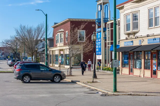 $799,000 | 9 Village Circle, Brunswick, ME 04011