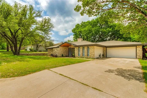 $435,000 | 1209 Wade Drive, Bedford, TX 76022
