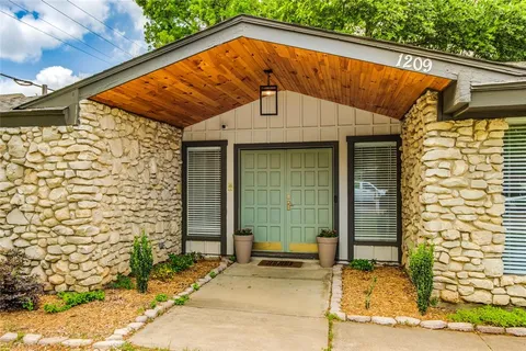 $435,000 | 1209 Wade Drive, Bedford, TX 76022