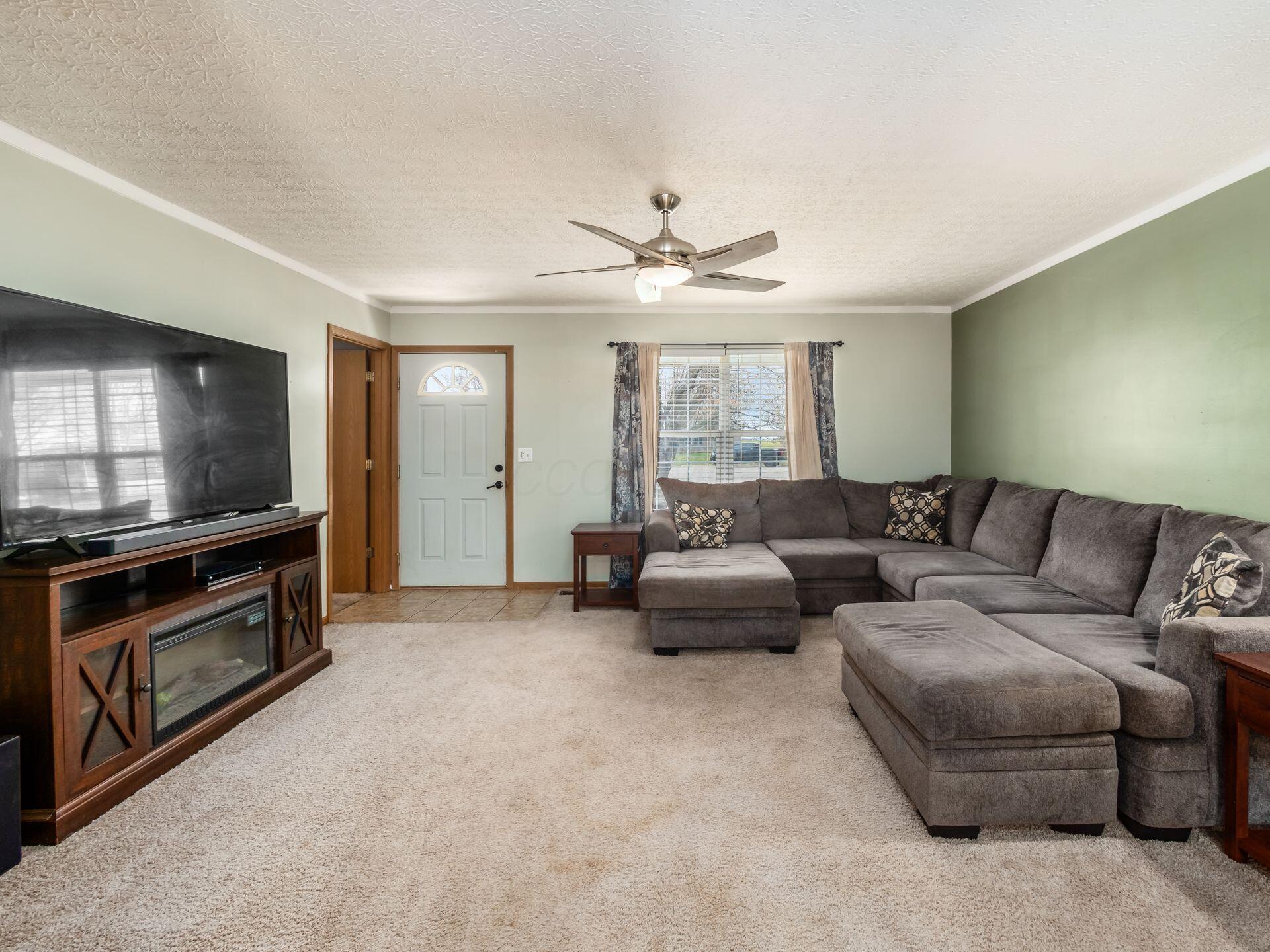 5041 Cook Road Ashville, OH 43103 - Photo 8 of 43 Living Room