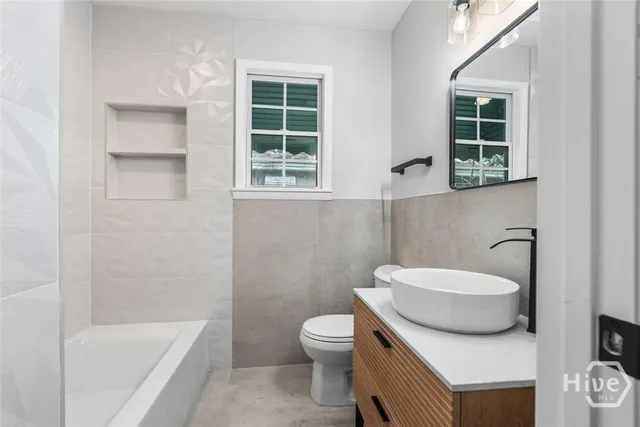 $2,200 | 2102 Auburn Street, Savannah, GA 31404