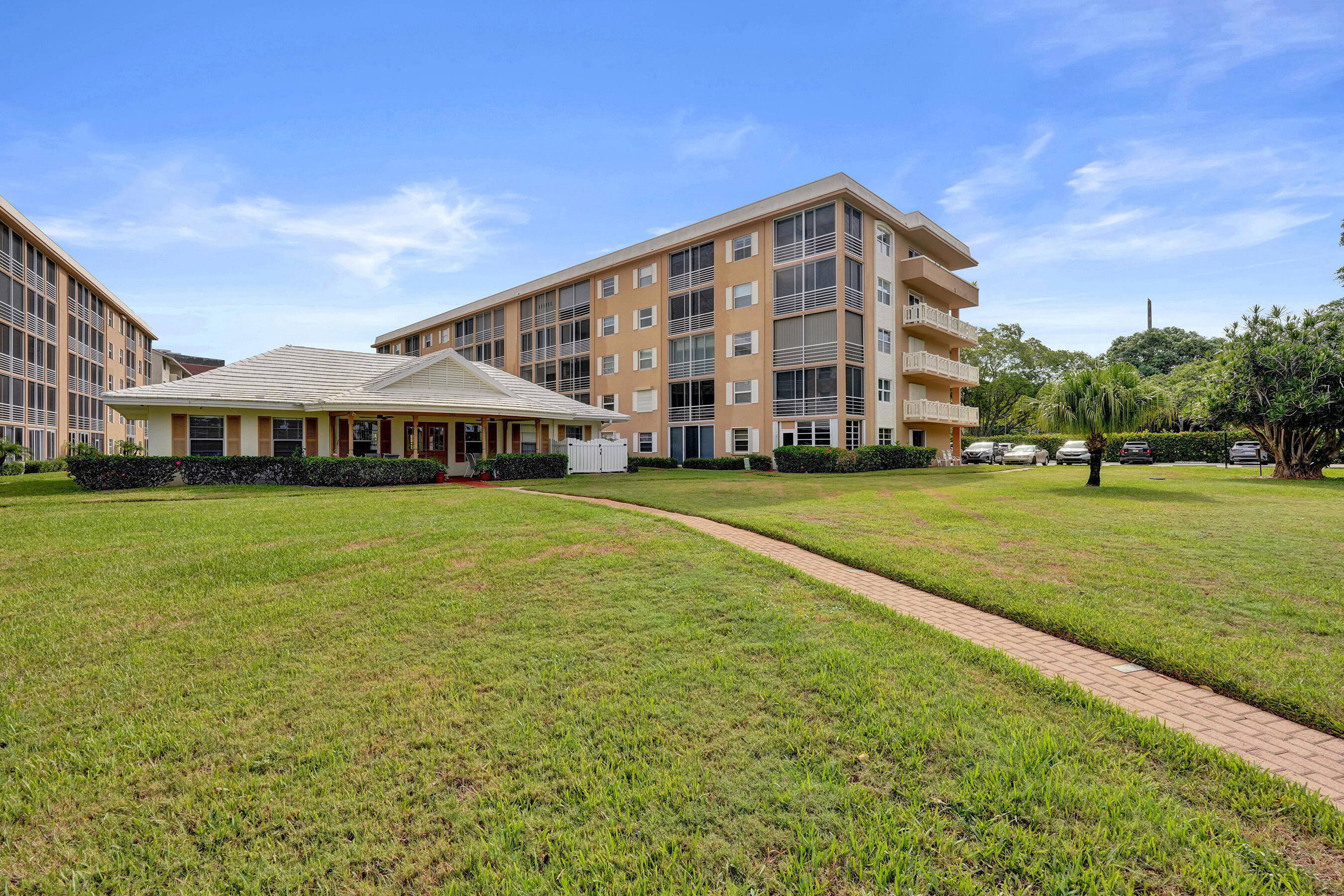 304 Golfview Road, Unit 304 North Palm Beach, FL 33408 - Photo 27 of 39 Waterway East-Clubhouse 2