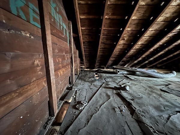 242 Wahconah Street Pittsfield, MA 01201 - Photo 3 of 12