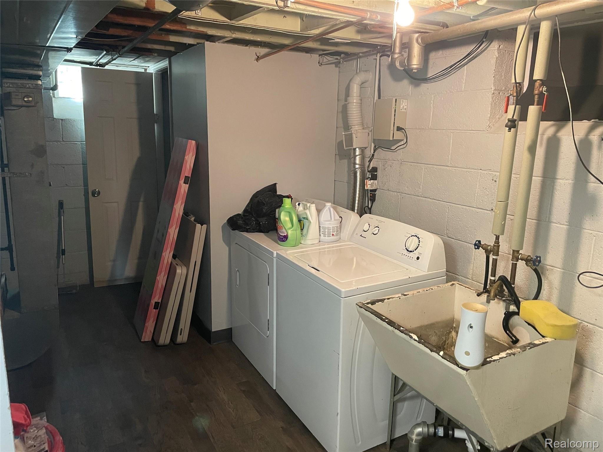 16073 Stephens Road Eastpointe, MI 48021 - Photo 14 of 14 35291411-2373-4051-A00F-796B0A1F2F43.jpeg