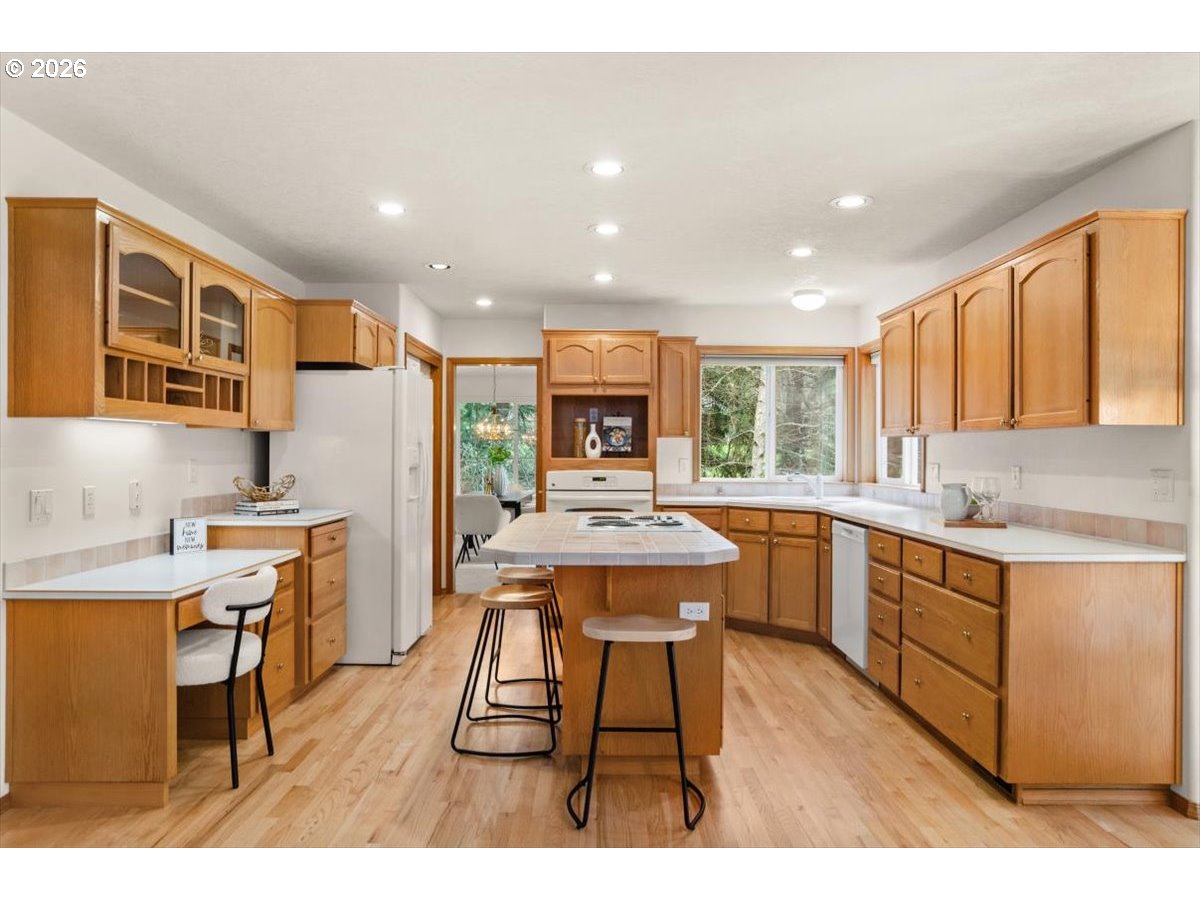 20301 Southwest Gassner Road Beaverton, OR 97007 - Photo 8 of 40 Kitchen