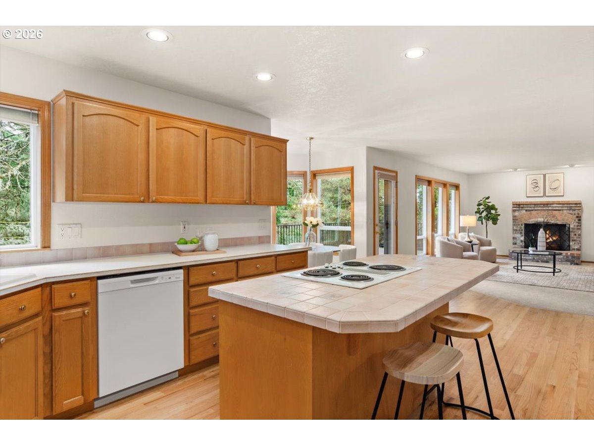 20301 Southwest Gassner Road Beaverton, OR 97007 - Photo 9 of 40 Kitchen