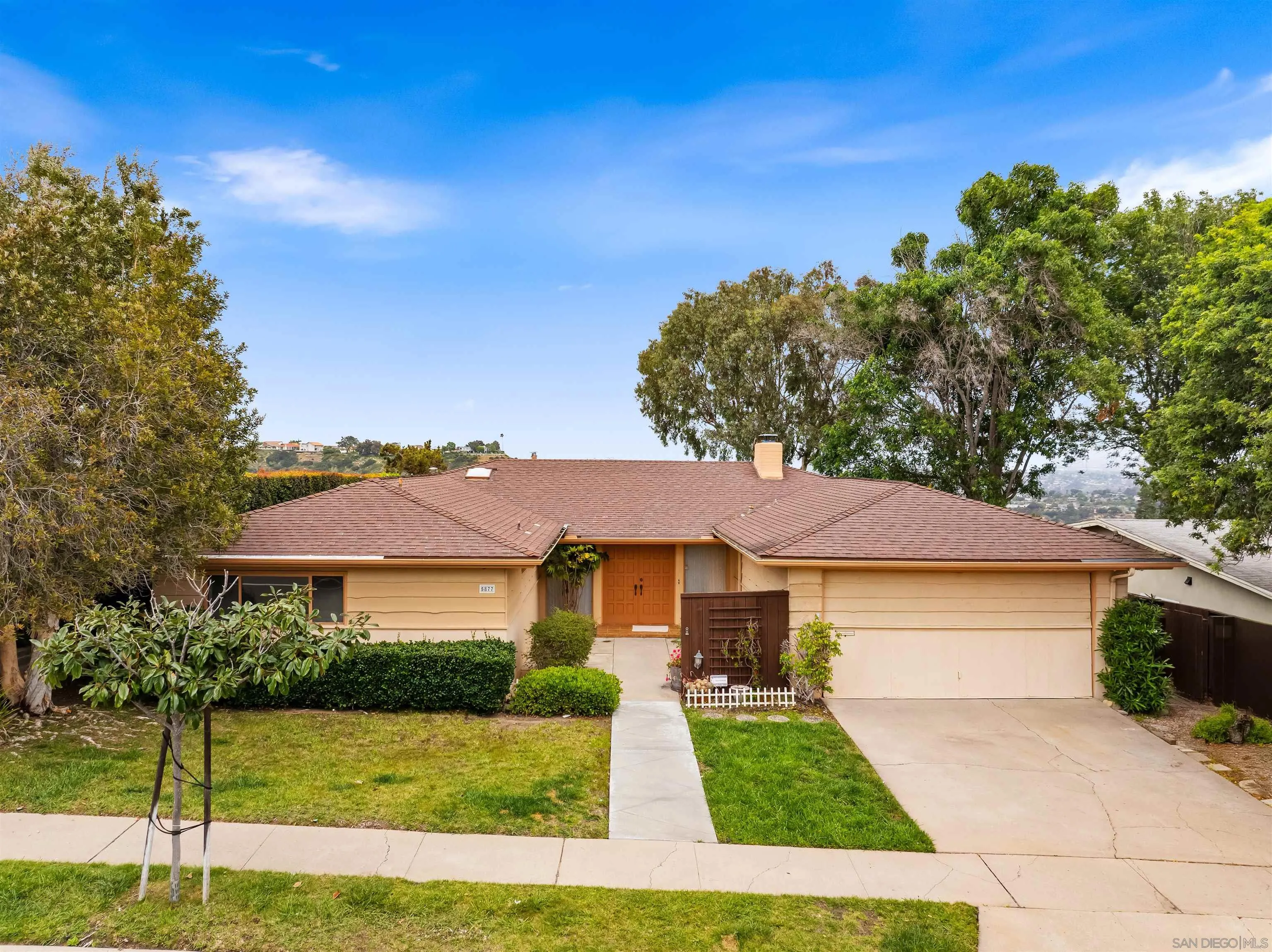 5877 Soledad Mountain Road La Jolla, CA 92037 - Photo 2 of 33