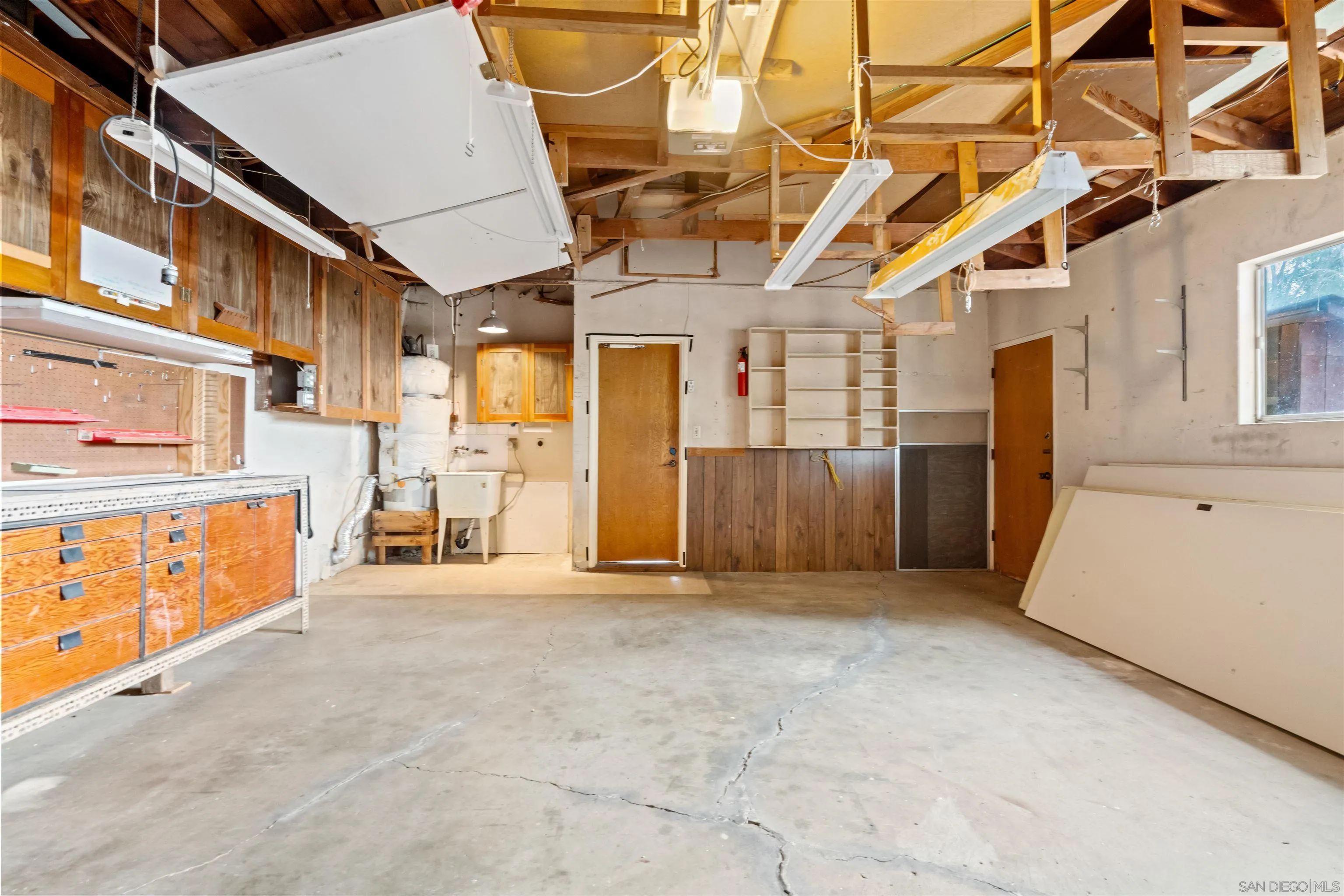 5877 Soledad Mountain Road La Jolla, CA 92037 - Photo 25 of 33 Garage