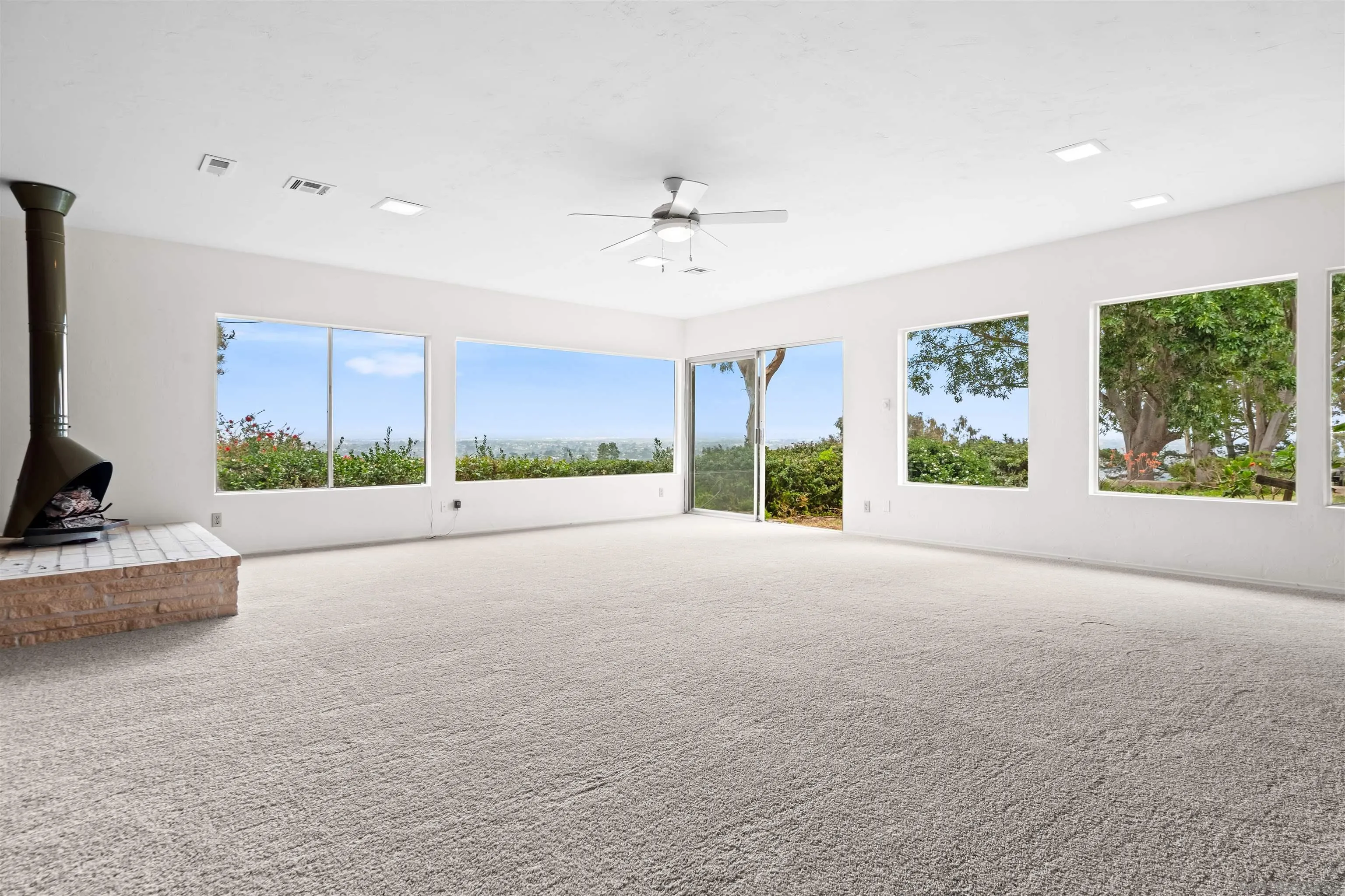 5877 Soledad Mountain Road La Jolla, CA 92037 - Photo 8 of 33 Family Room