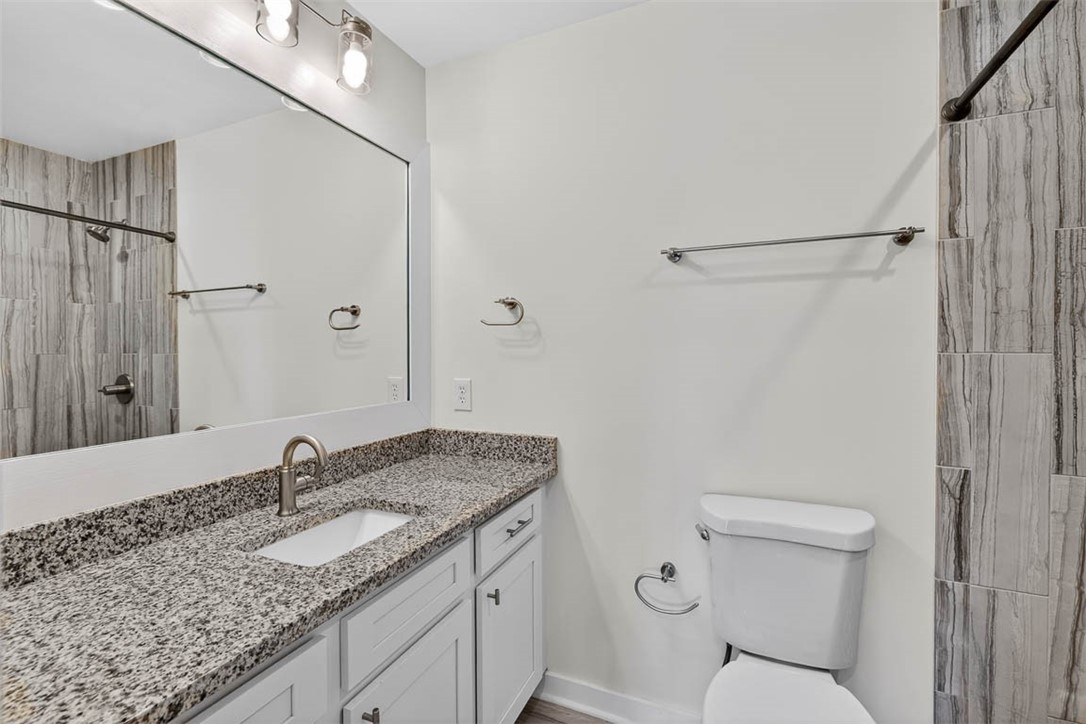 100 Blair Road, Unit E5 St. Simons Island, GA 31522 - Photo 17 of 34 Primary Bathroom