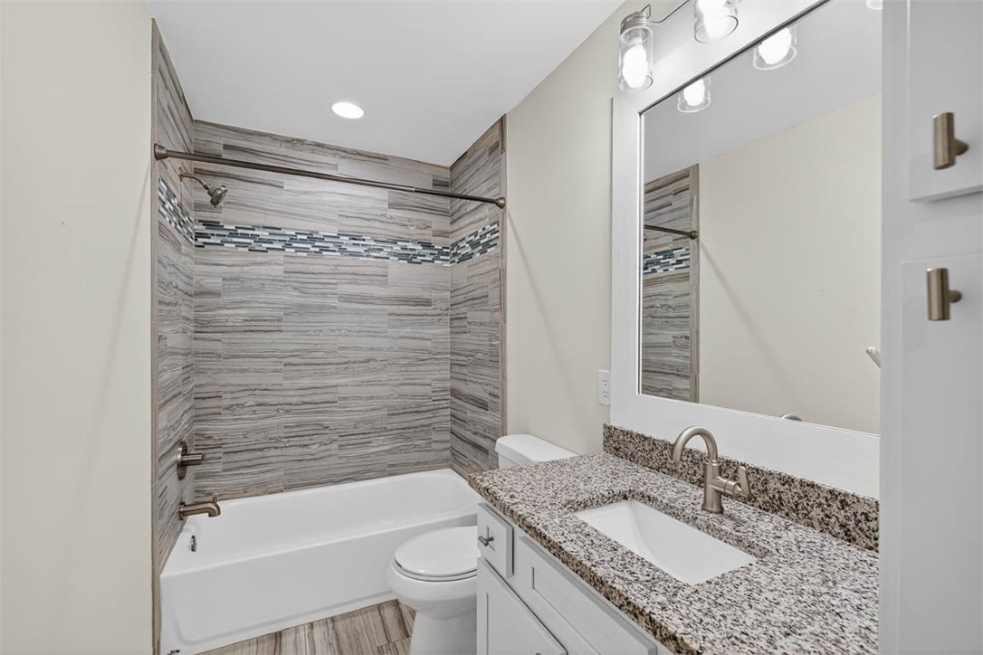 100 Blair Road, Unit E5 St. Simons Island, GA 31522 - Photo 21 of 34 Bathroom 2