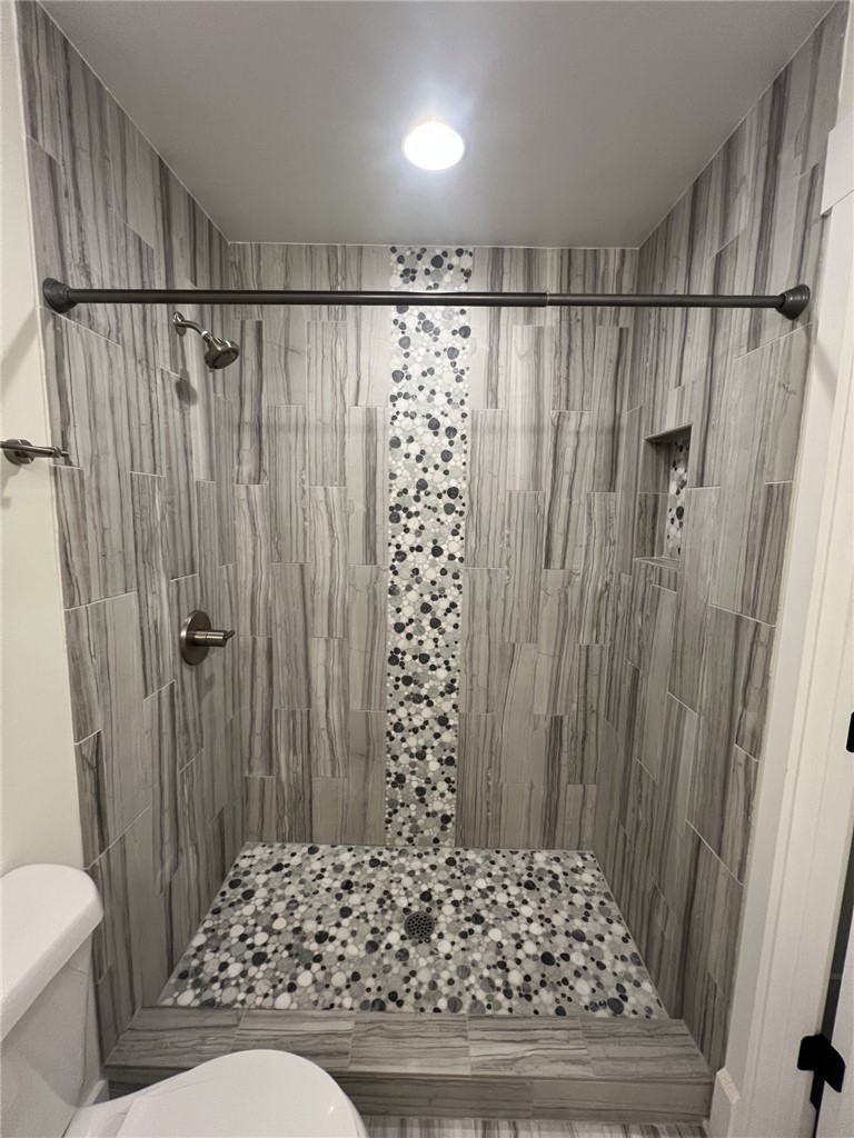 100 Blair Road, Unit E5 St. Simons Island, GA 31522 - Photo 8 of 16 Primary Shower