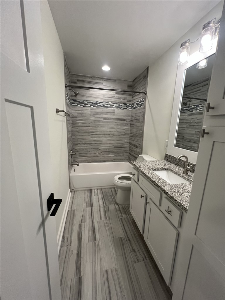 100 Blair Road, Unit E5 St. Simons Island, GA 31522 - Photo 10 of 16 2nd Bathroom