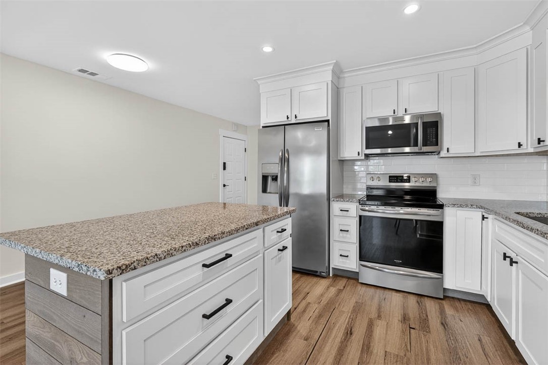 100 Blair Road, Unit E5 St. Simons Island, GA 31522 - Photo 10 of 34 Kitchen