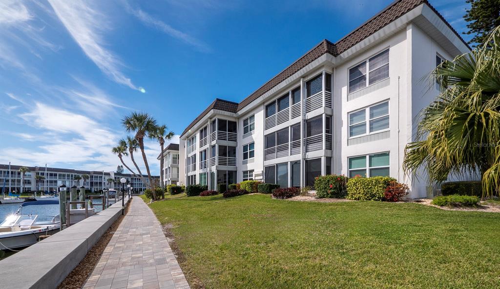 4430 Exeter Drive, Unit 106 Longboat Key, FL 34228 - Photo 52 of 57 a front view of building with yard