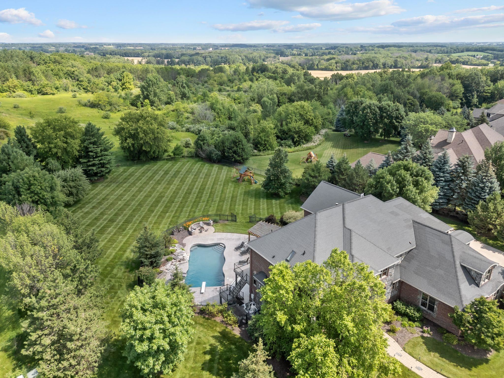 2730 Apple Hill Boulevard Appleton, WI 54913 - Photo 3 of 90