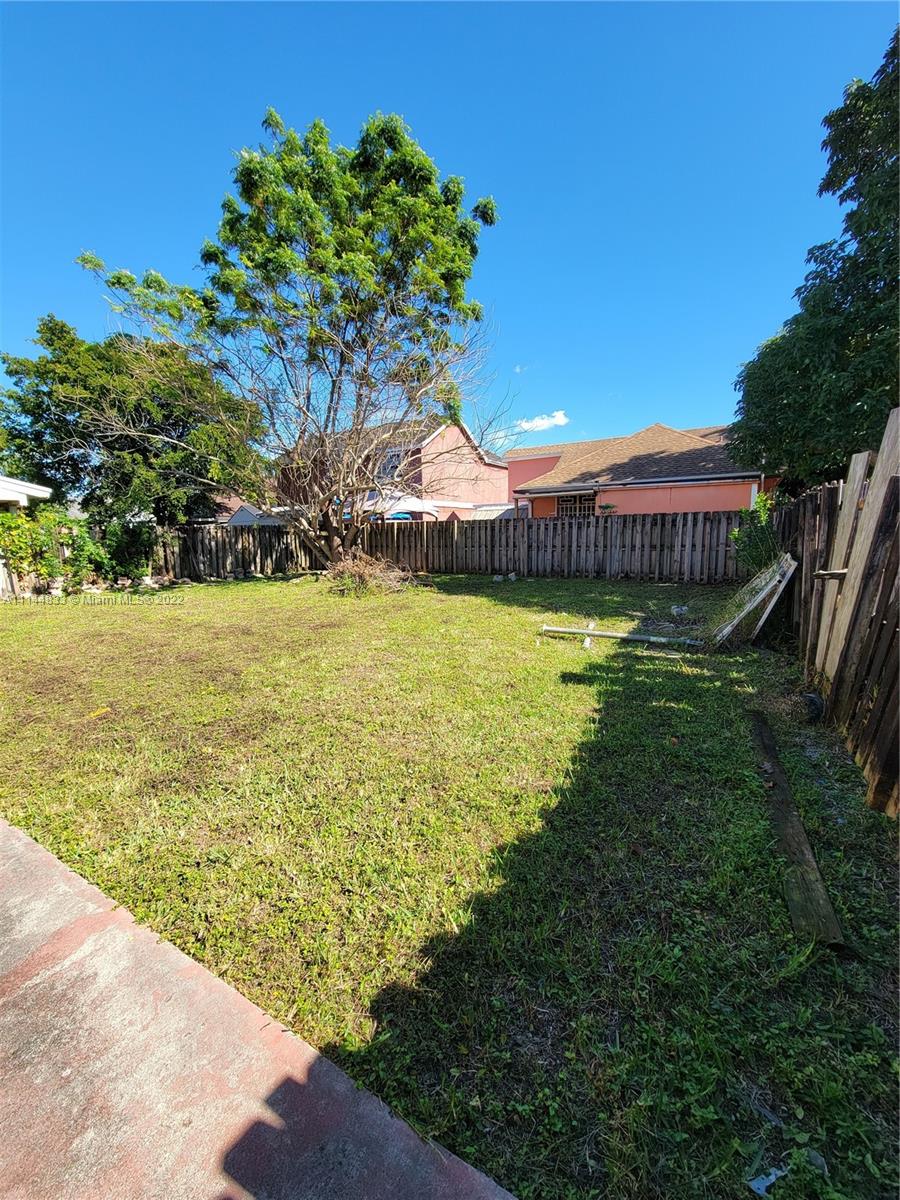 25053 Southwest 129th Place Homestead, FL 33032 - Photo 16 of 23