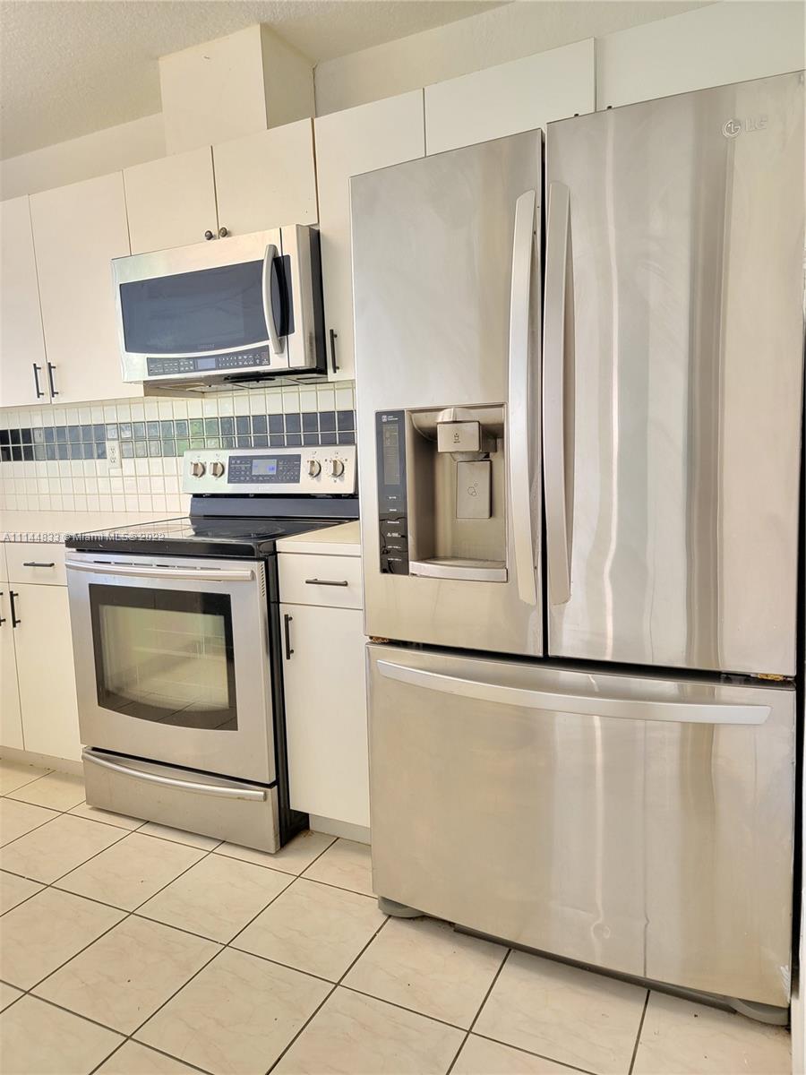 25053 Southwest 129th Place Homestead, FL 33032 - Photo 3 of 23
