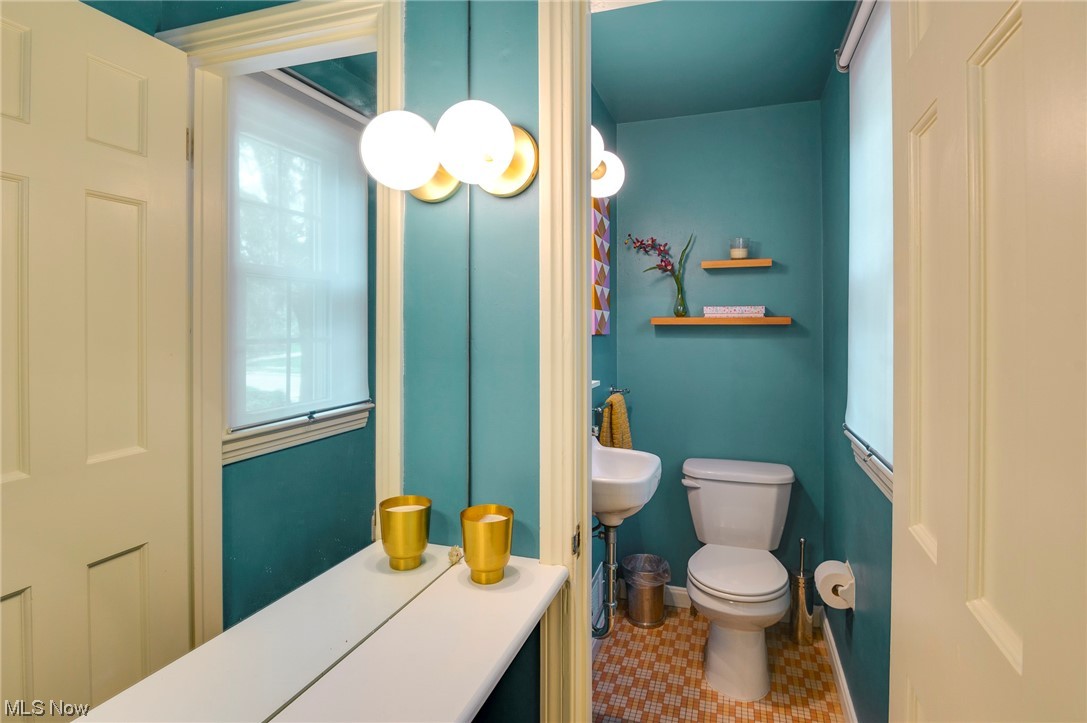 2388 Glendon Road Cleveland, OH 44118 - Photo 10 of 26 Gallery Image 10