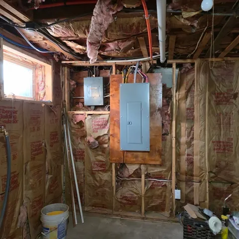 a view of a house with street