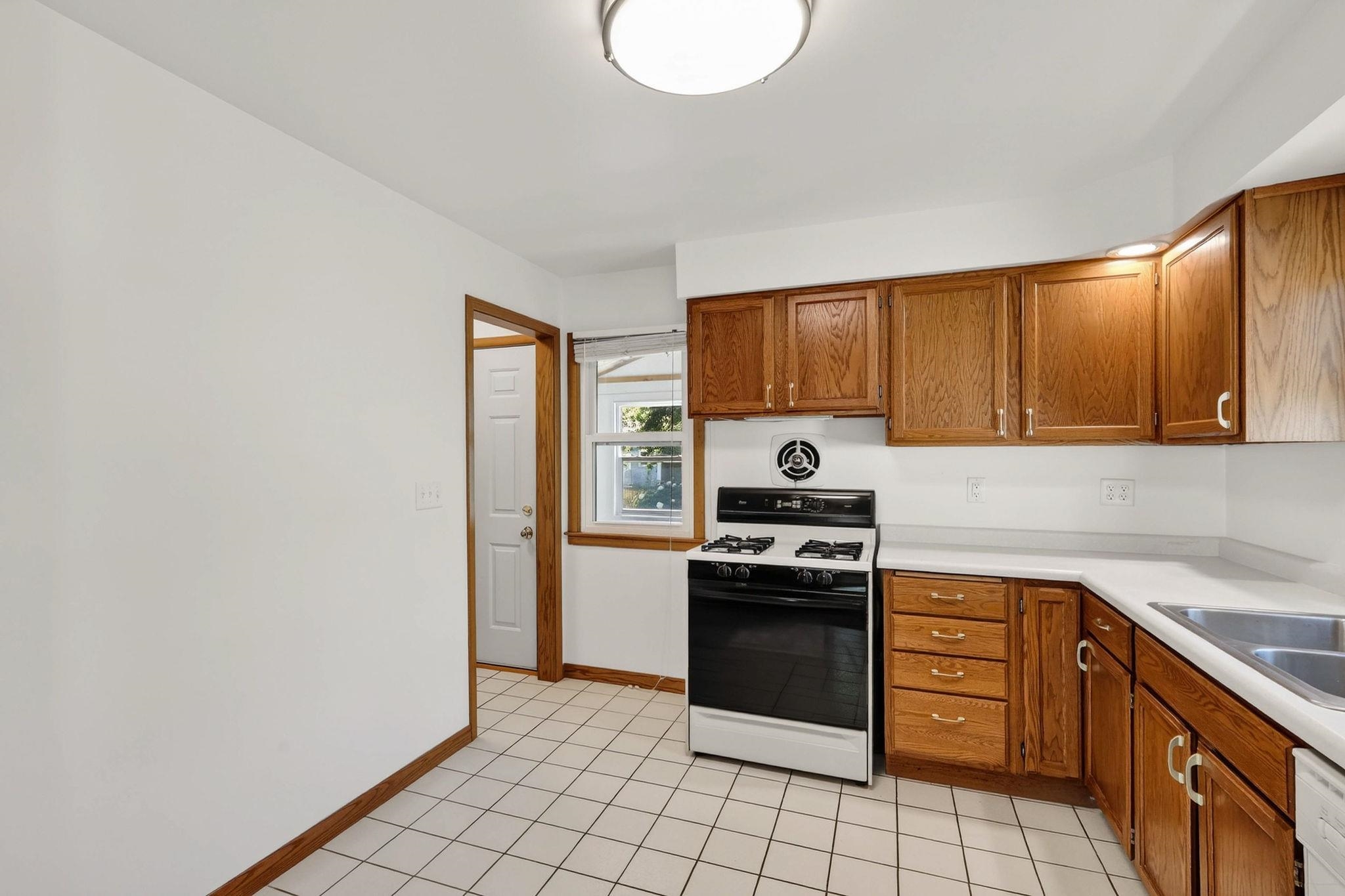 110 Schenk Street Madison, WI 53714 - Photo 8 of 37