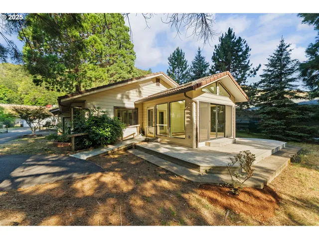 a view of a house with backyard and sitting area