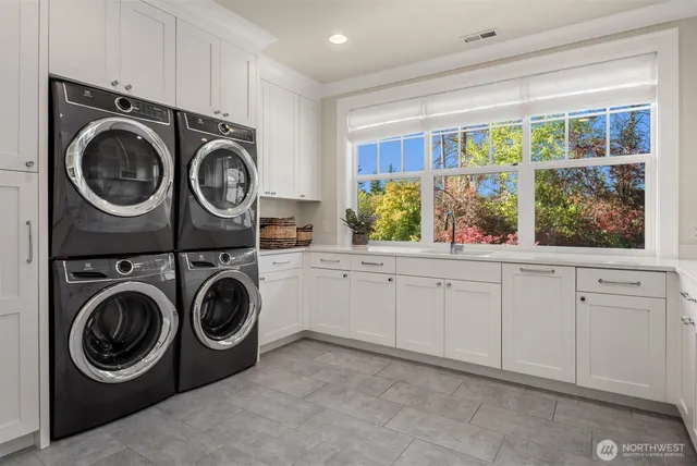 $10,550,000 | 3183 95th Place Northeast, Clyde Hill, WA 98004