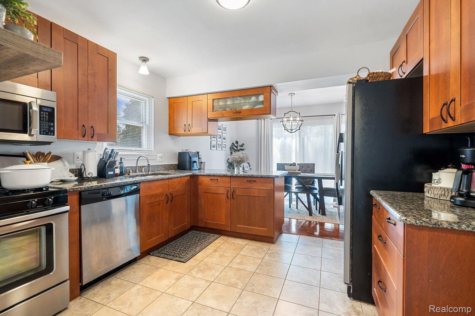 42102 Ridge Road West Novi, MI 48375 - Photo 13 of 29 Gallery Image 13