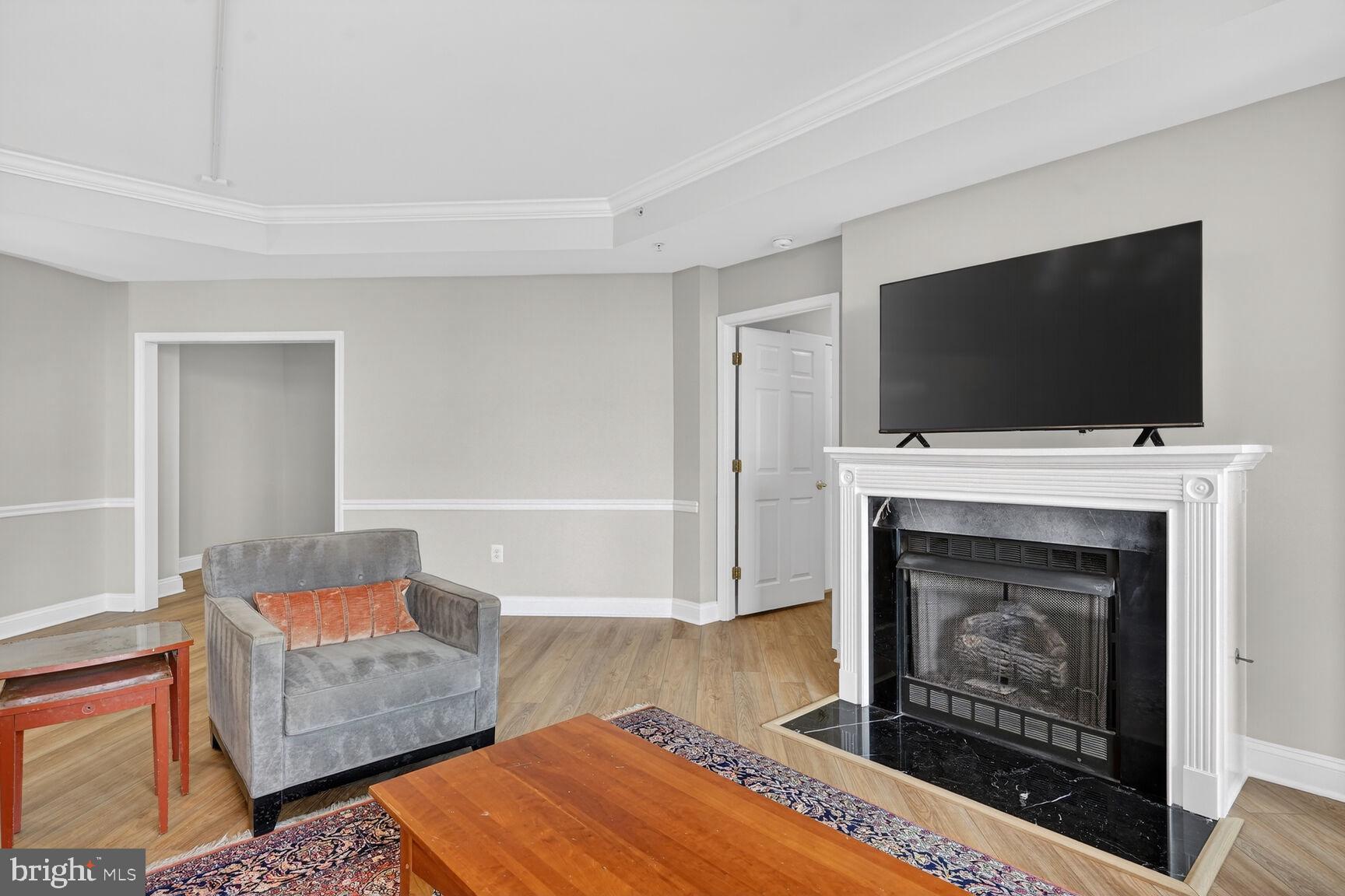 11776 Stratford House Place, Unit 1008 Reston, VA 20190 - Photo 12 of 66 Living Room