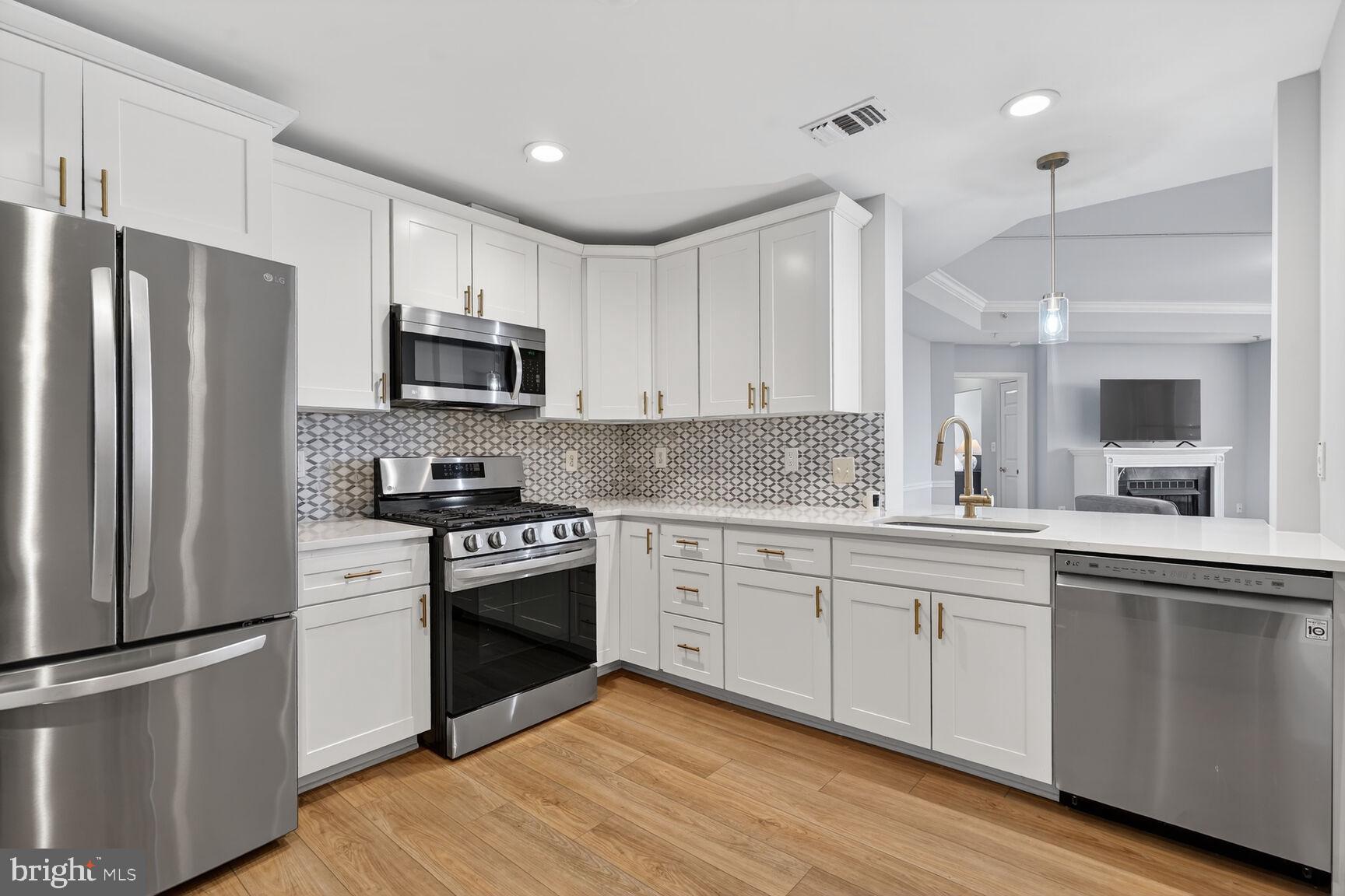 11776 Stratford House Place, Unit 1008 Reston, VA 20190 - Photo 16 of 66 Kitchen