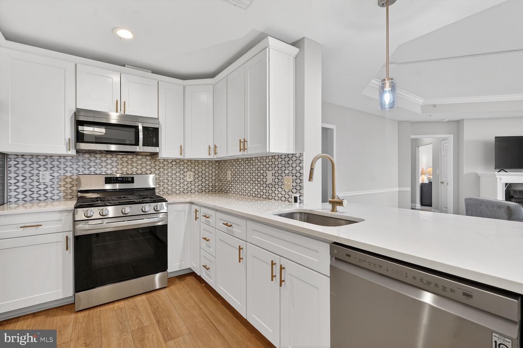 11776 Stratford House Place, Unit 1008 Reston, VA 20190 - Photo 17 of 66 Kitchen