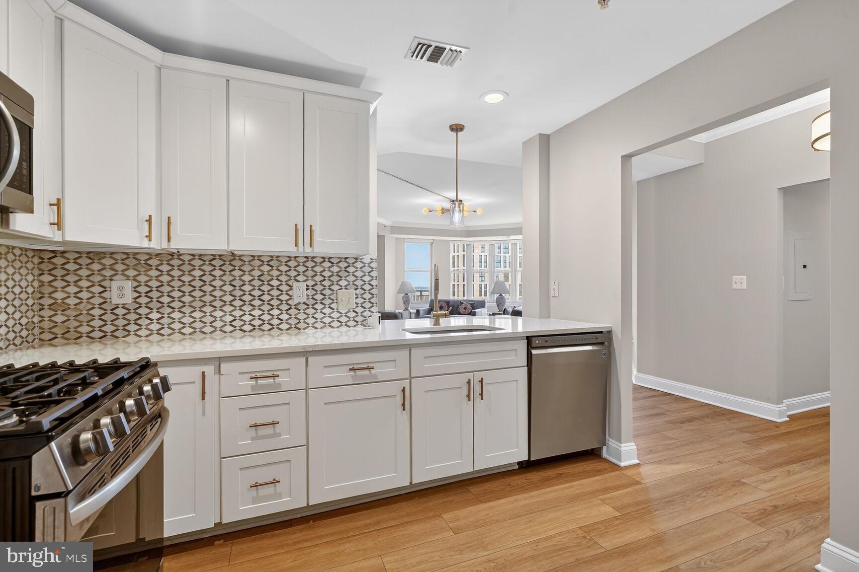 11776 Stratford House Place, Unit 1008 Reston, VA 20190 - Photo 23 of 66 Kitchen