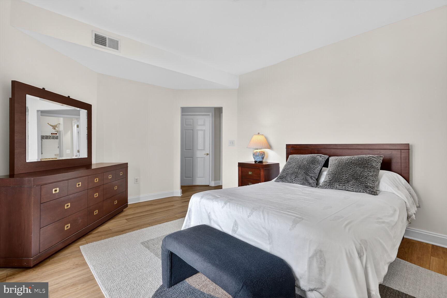 11776 Stratford House Place, Unit 1008 Reston, VA 20190 - Photo 28 of 66 Primary Bedroom