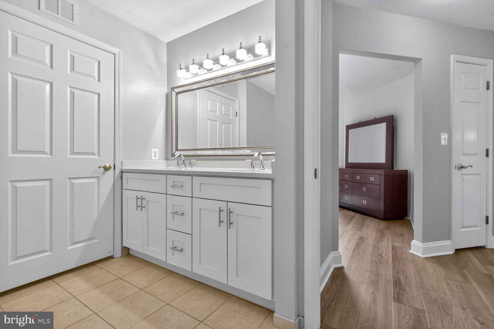 11776 Stratford House Place, Unit 1008 Reston, VA 20190 - Photo 32 of 66 Primary Bedroom