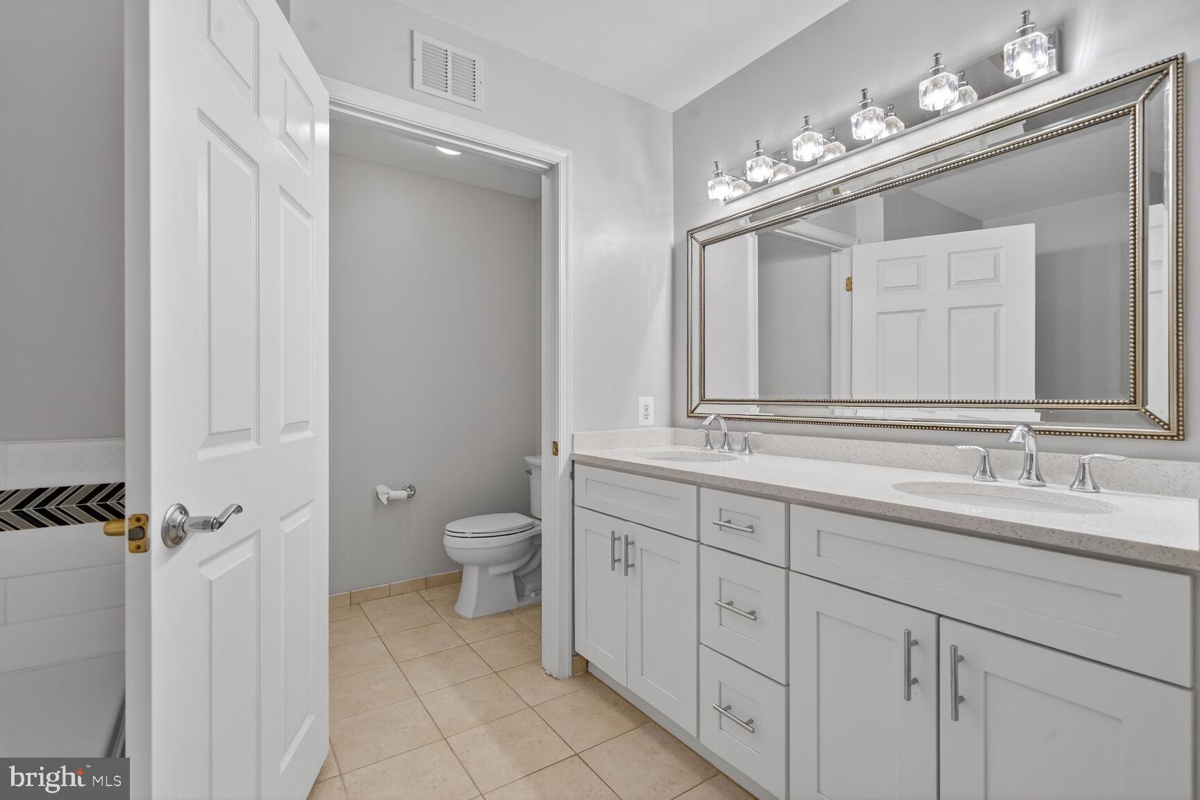 11776 Stratford House Place, Unit 1008 Reston, VA 20190 - Photo 36 of 66 Primary Bathroom