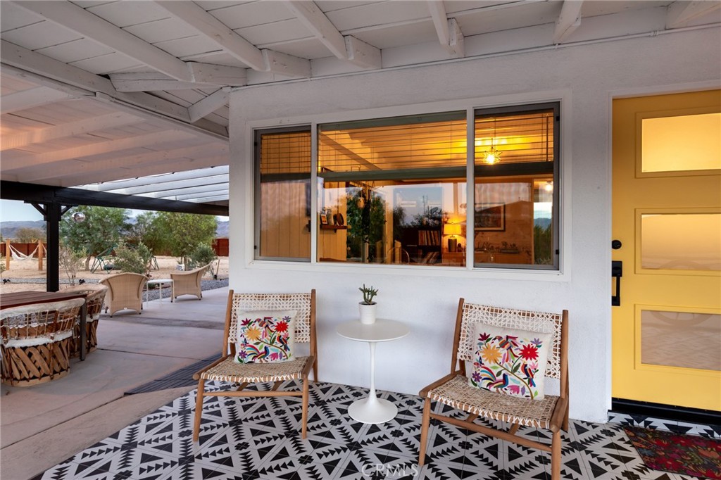 2837 Border Avenue Joshua Tree, CA 92252 - Photo 4 of 52 a very nice looking room with a large window
