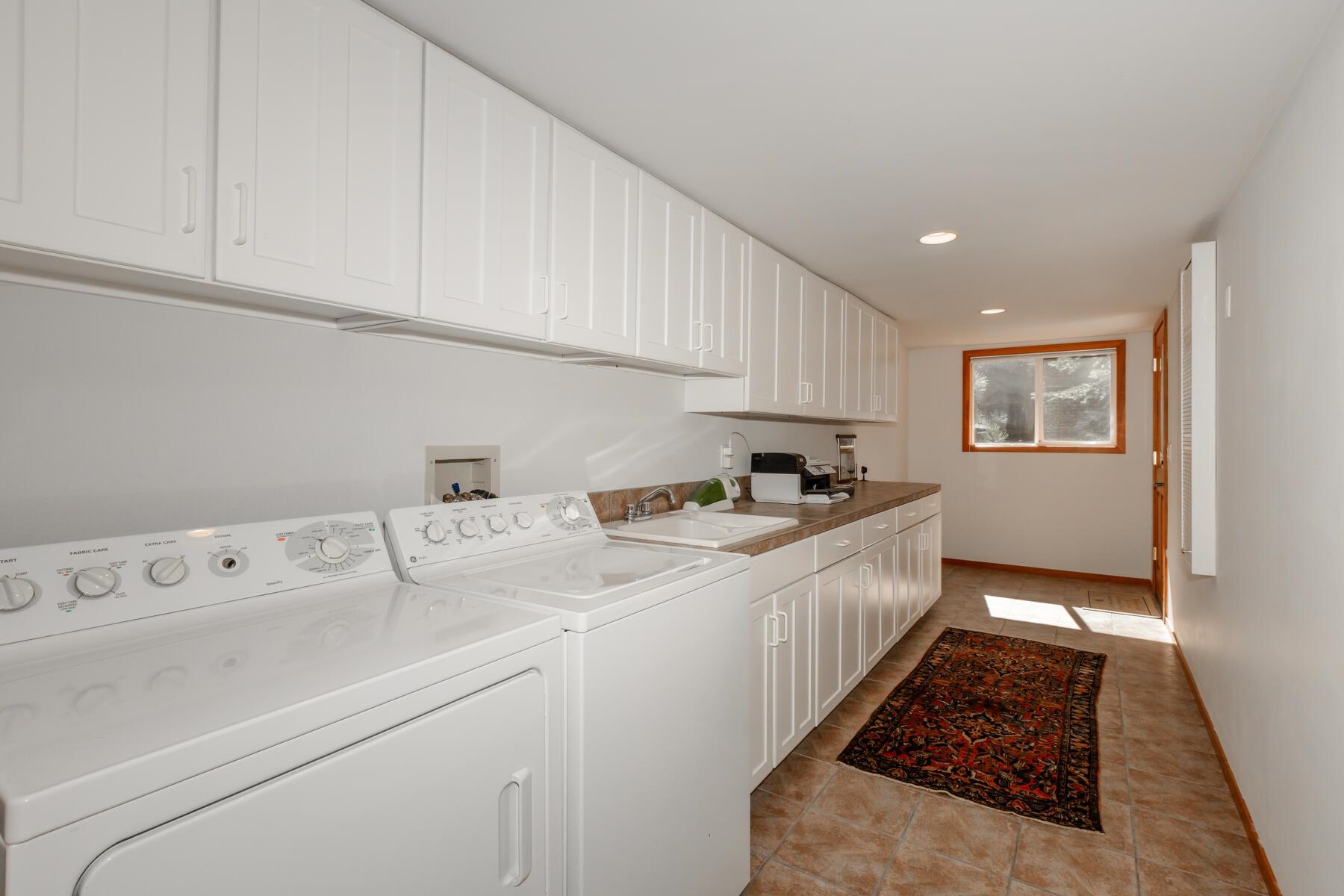 13213 Roundhill Drive Truckee, CA 96161 - Photo 14 of 21 a kitchen with sink and cabinets