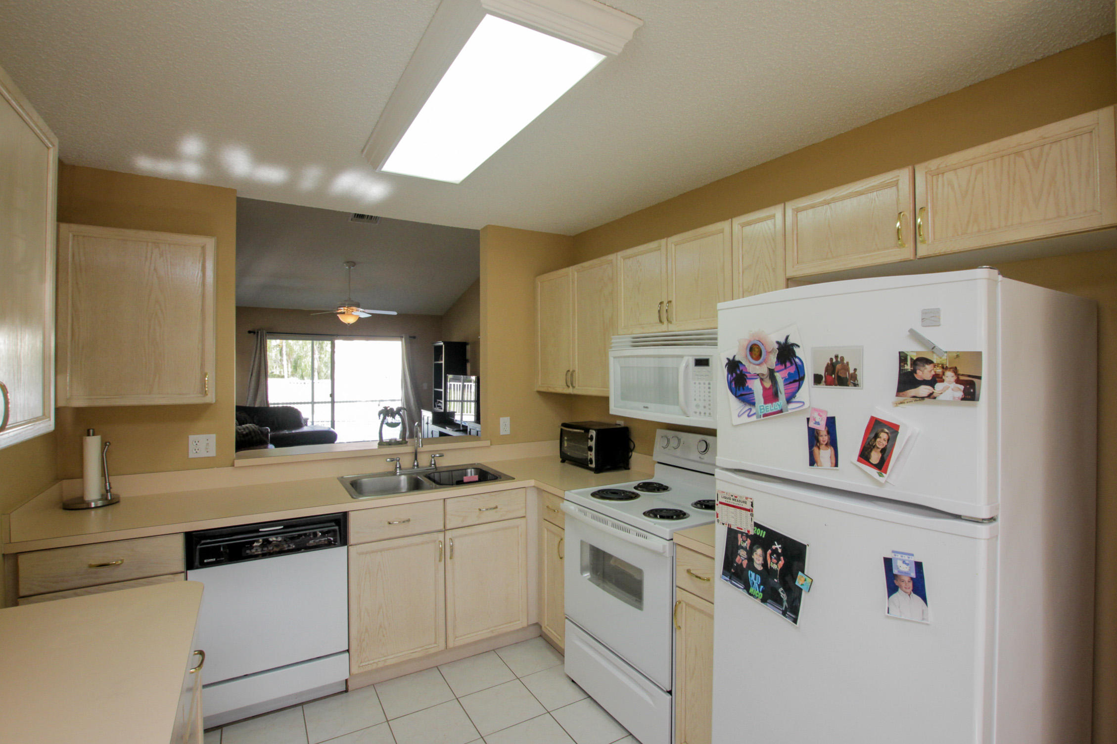 13152 Quiet Woods Road, Unit A Wellington, FL 33414 - Photo 4 of 28 Kitchen