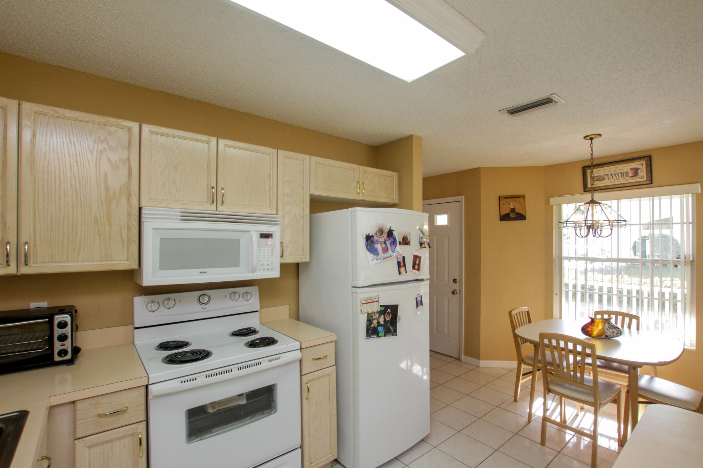 13152 Quiet Woods Road, Unit A Wellington, FL 33414 - Photo 5 of 28 Kitchen