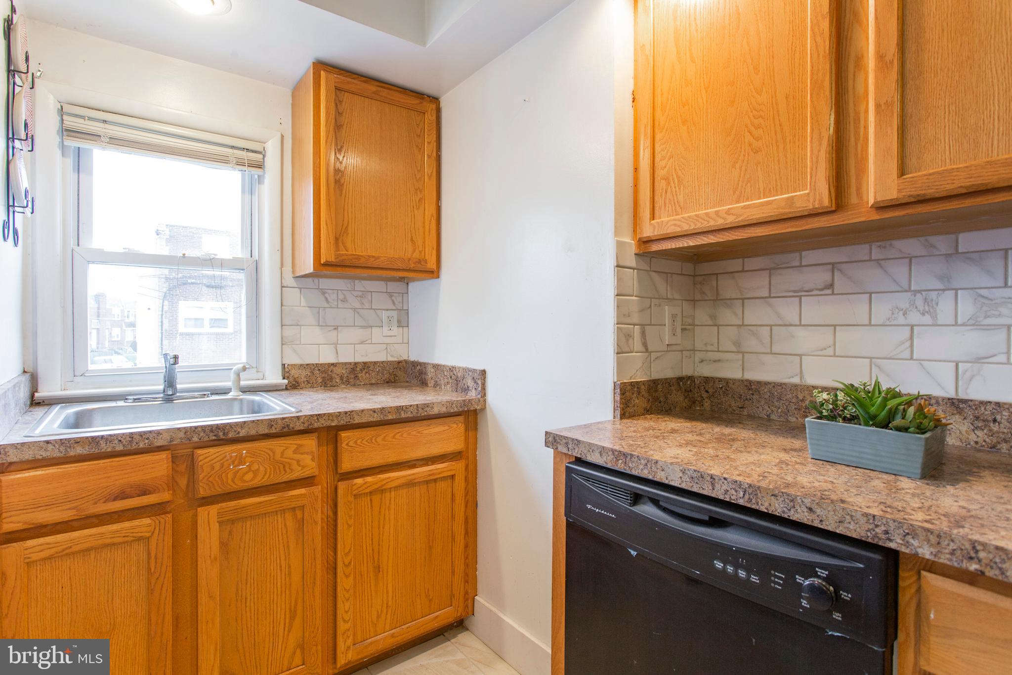 650 Littlecroft Road Upper Darby, PA 19082 - Photo 8 of 32